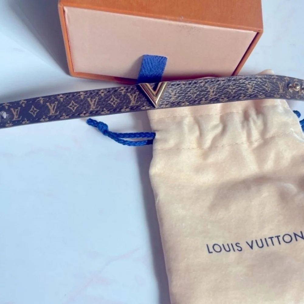 Sunning NWOT Luxury Louis Vuitton ✨️ Statement Bracelet 👌 - Picture 7 of 9